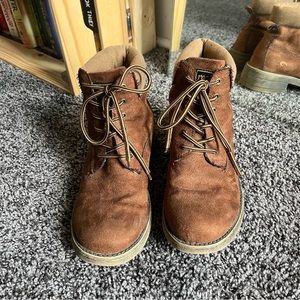 Suede Boots with a heel